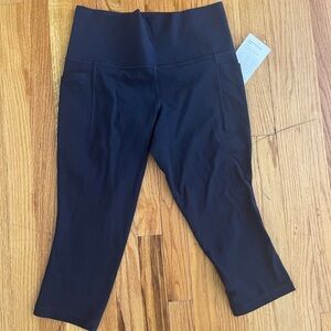 NWT Athleta salutation stash pocket Capri crop size medium Navy